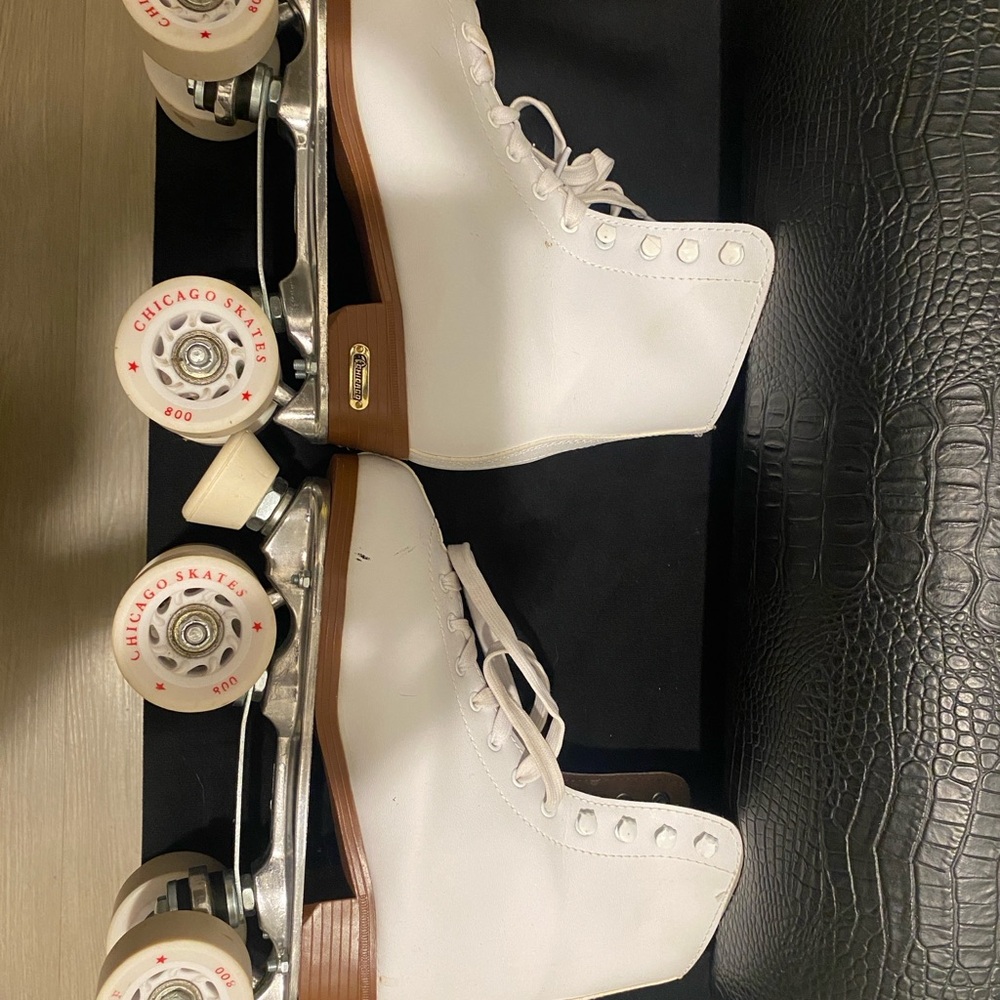 🐝BlacK Friday ~🛼🛼Roller Skates (White) …Get New Yr Ready…